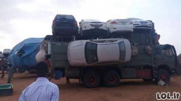 Kaip transportuojami automobiliai Sudane?