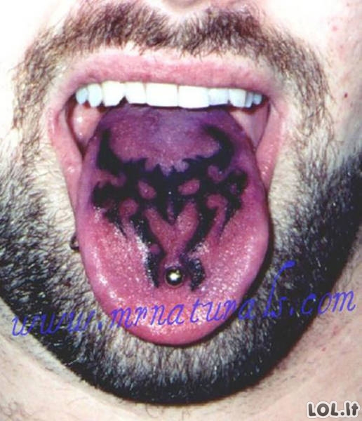 Nauja mada - liežuvio tatuiruotės