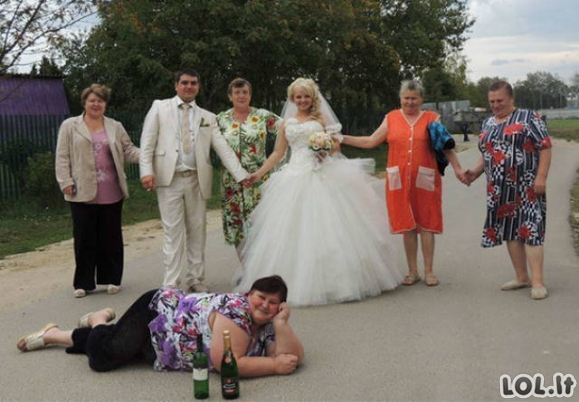 Keisčiausi kadrai iš rusiškų vestuvių [56 FOTO]