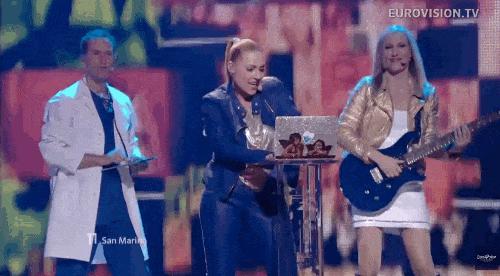 15 labiausiai WTF Eurovizijos visų laikų pasirodymų [GIF]