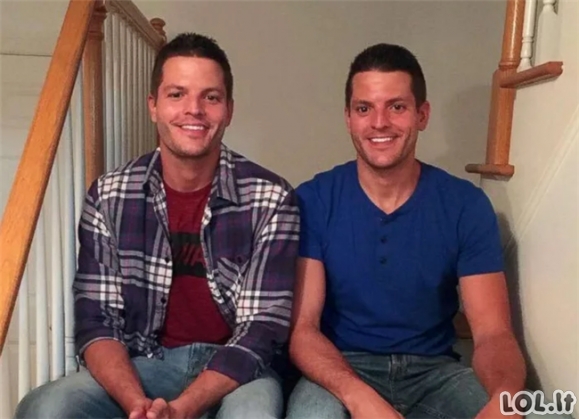 Identiški dvyniai broliai susituokė su identiškomis seserimis dvynėmis