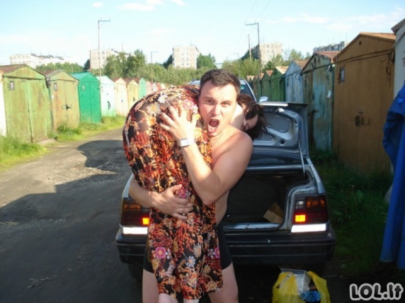 Absurdiškiausios rusų vienišių ir porelių nuotraukos [GALERIJA]