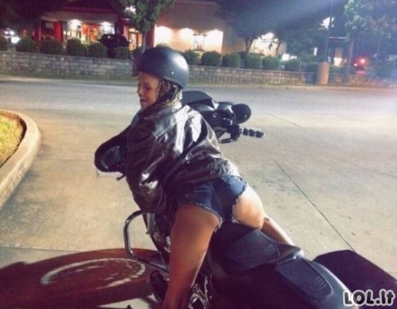 Merginos ir motociklai - ekstremalus derinys 