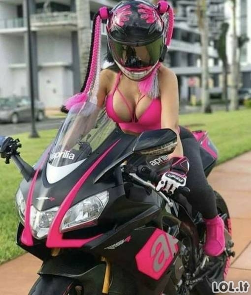 Merginos, kurios atrodo tiesiog nepriekaištingai ant šių motociklų
