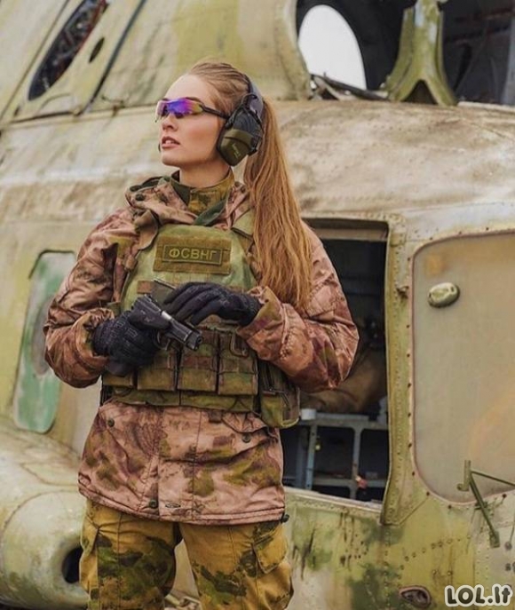 Merginos, tarnaujančios kariuomenėje Rusijoje [30 nuotraukų]