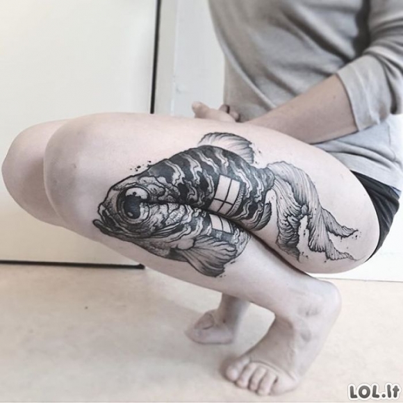 Dvigubos tatuiruotės, kurios pilnai pasirodo ištiesus rankas ar kojas [GALERIJA]