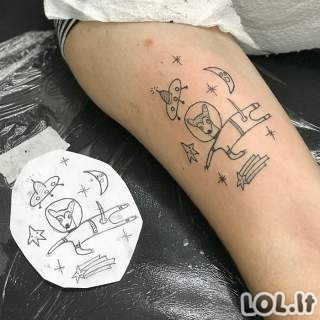 Visi renkasi šią tattoo meistrę, nes ji nemoka piešti. O jūs ar pasidarytumėte tatuiruotę pas ją?