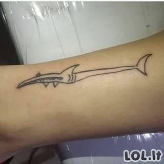 Visi renkasi šią tattoo meistrę, nes ji nemoka piešti. Ar jūs pasidarytumėte tatuiruotę pas ją?
