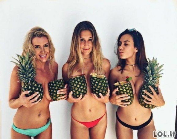 Merginos ir ananasai [GALERIJA]