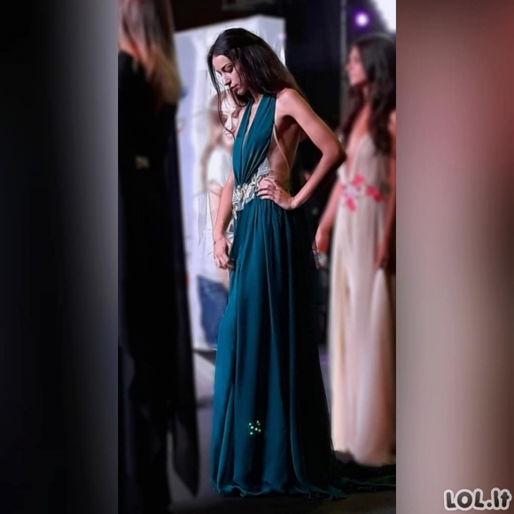 18-metė nukeliavo į Miss Italija finalą, tačiau kai ji pasirodė be suknelės, visa publika neteko žado
