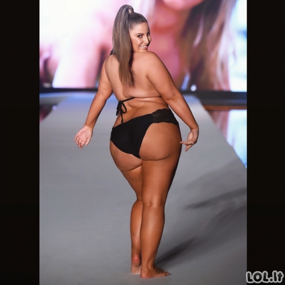Plius dydžio modelis, kurios formos traukia ne ką mažiau, nei pačios Kim Kardashian