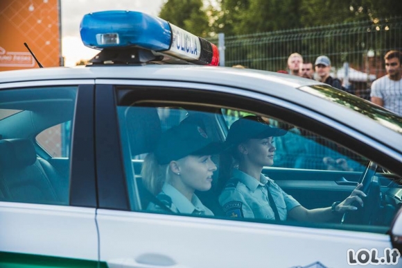 Gražiausios Lietuvos policininkės, saugančios mus visą parą