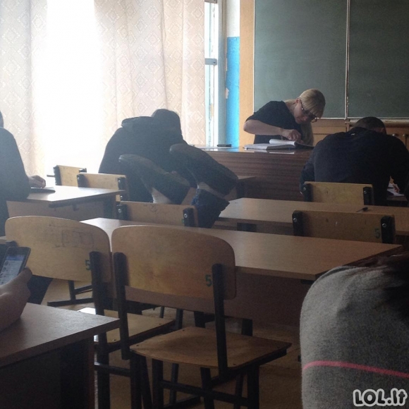 Kaip praėjo pirmi mėnesiai įvairiose mokyklose Kaip praėjo pirmi mėnesiai įvairiose mokyklose