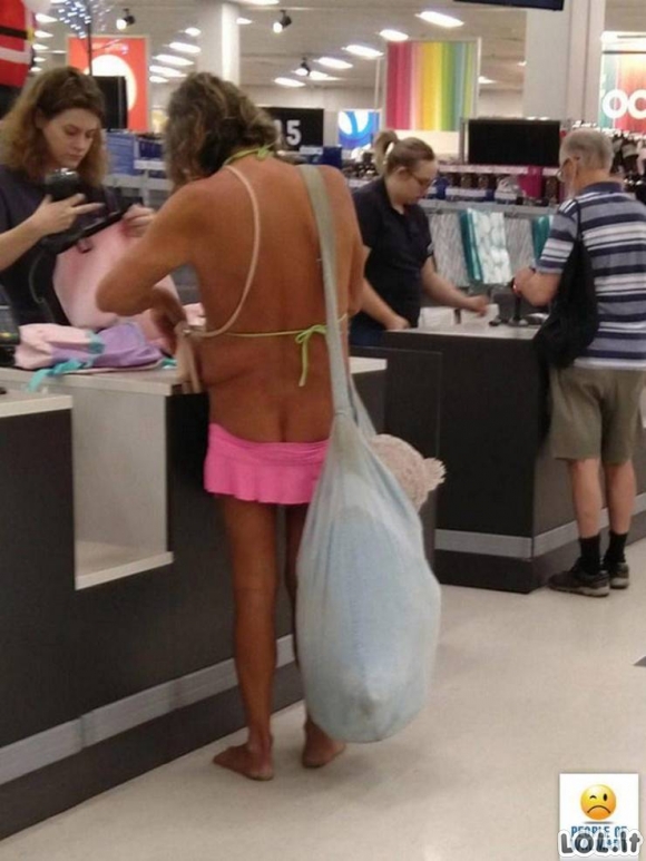 Žmonės Amerikoje, eidami į prekybos centrus visai nesiparina dėl savo aprangos 