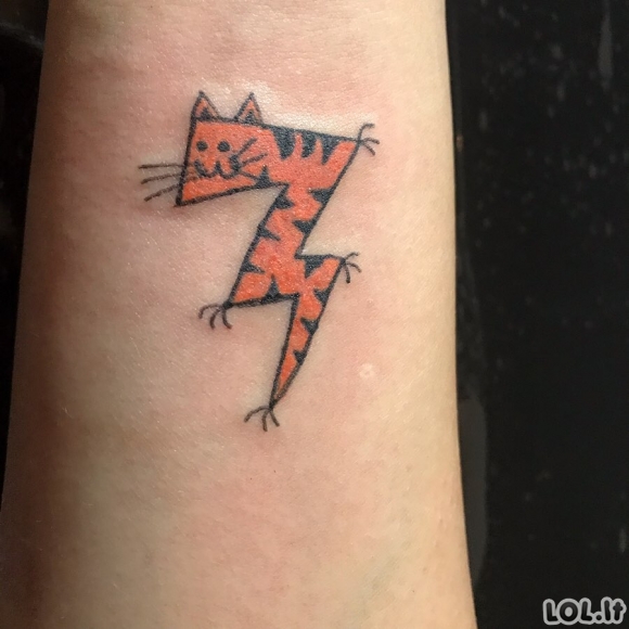 Visi renkasi šią tattoo meistrę dėl to, nes ji nemoka piešti [GALERIJA]