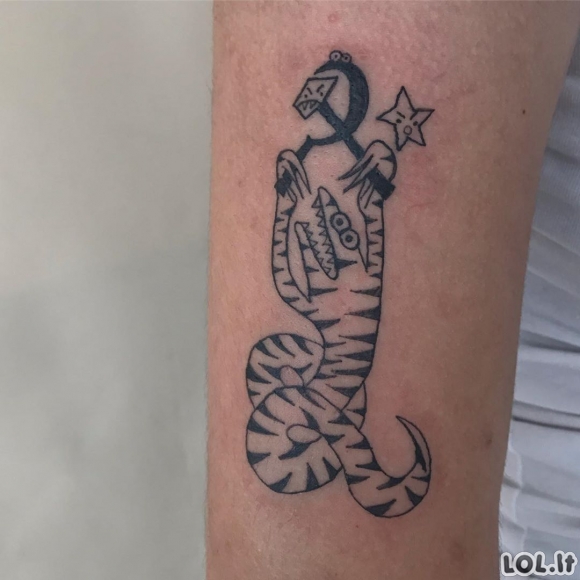 Visi renkasi šią tattoo meistrę dėl to, nes ji nemoka piešti - ar norėtumėte tatuiruotės pas ją?