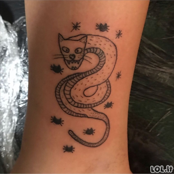 Visi renkasi šią tattoo meistrę dėl to, nes ji nemoka piešti - ar norėtumėte tatuiruotės pas ją?
