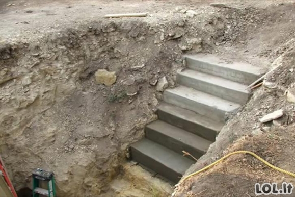 Kaimynai galvojo, jog vyras kieme kasa baseiną, tačiau vėliau paaiškėjo, ką iš tiesų jis buvo sugalvojęs