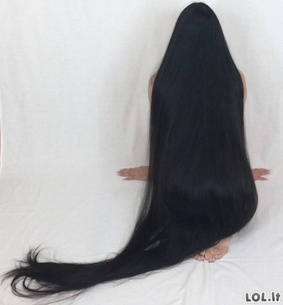 Rapunzelė realybėje - japonė, turinti 2 metrų ilgio plaukus [GALERIJA]