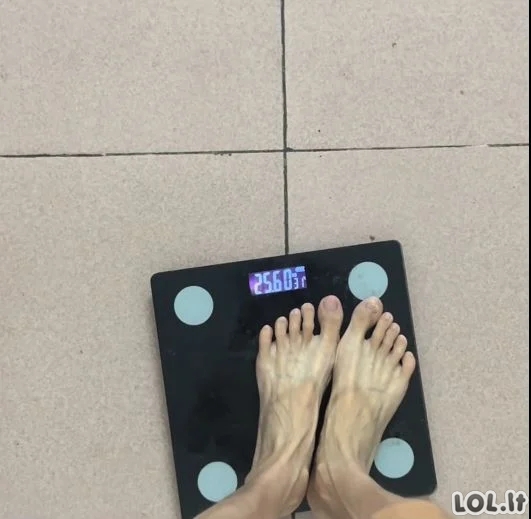 „Tikiuosi numesti daugiau svorio“: 25 kilogramus sverianti kinė išgąsdino socialinių tinklų vartotojus