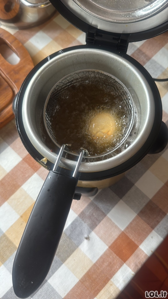 Auksinės varškės spurgos – traškios išorėje, minkštos viduje, ir visada sugrąžinančios į vaikystę