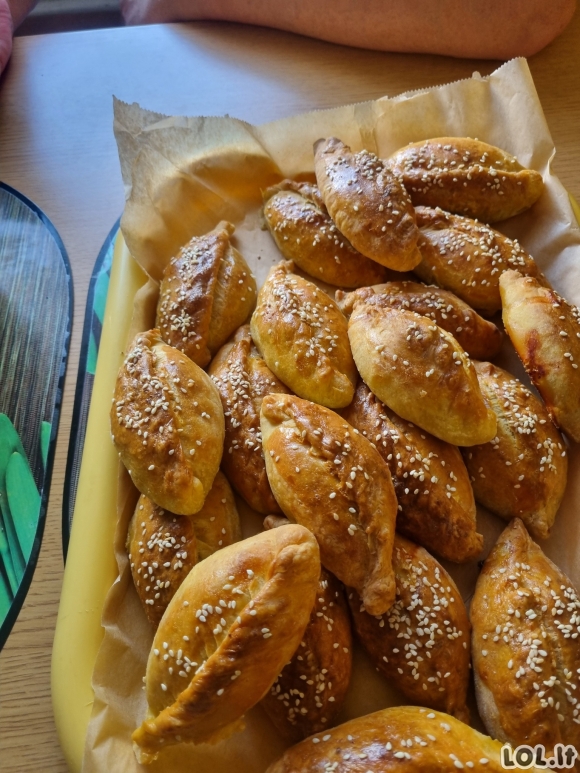 Prieš kelionę pas mamą iškepiau šiuos pyragėlius – kaip kibinai, tik dar švelnesni, dalinuosi receptu