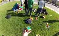 Rubiko kubikų surinkimas žongliruojant
