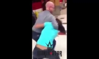 Mokytojas bando išskirti merginų kovą