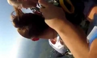 Šuolis iš parašiuto merginos akimis