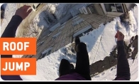 Beprotis rusas nušoka nuo stogo