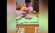 Kaip baigiasi kiekvienas Monopolio žaidimas