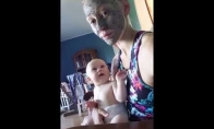 Vaikas išsigąsta mamos su kauke