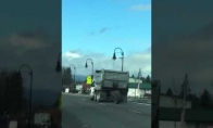 Sunkvežimis pameta porą ratų